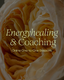 Eine Rose im Hintergrund. Der Text im Vordergrund weist auf die Energyhealing & Coachings hin und macht deutlich, dass es sich dabei um online One-to-One Sessions handelt.