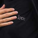 Rosa Stick vom oversized shirt love in der Farbe schwarz.